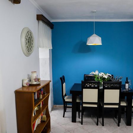 شقة Lola'S Apartament بيرات المظهر الخارجي الصورة