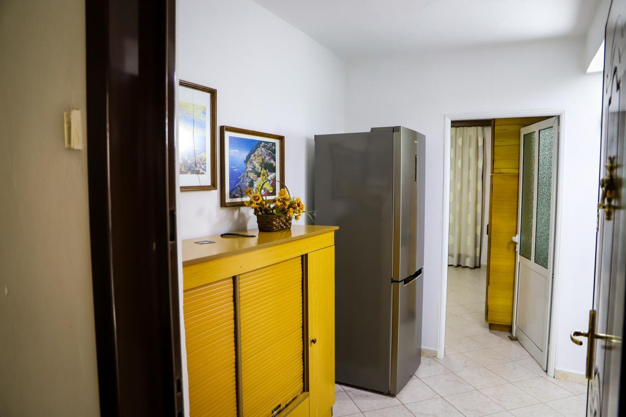 شقة Lola'S Apartament بيرات المظهر الخارجي الصورة