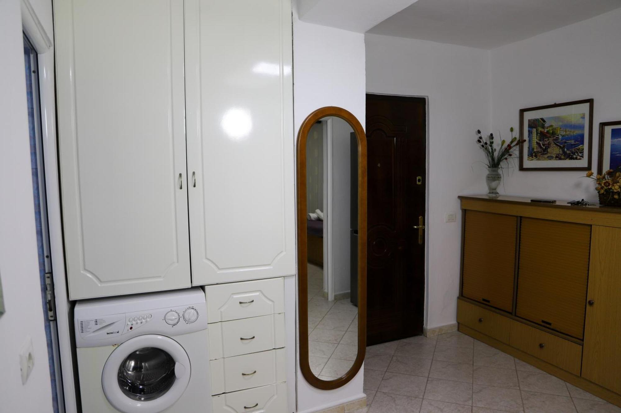 شقة Lola'S Apartament بيرات المظهر الخارجي الصورة