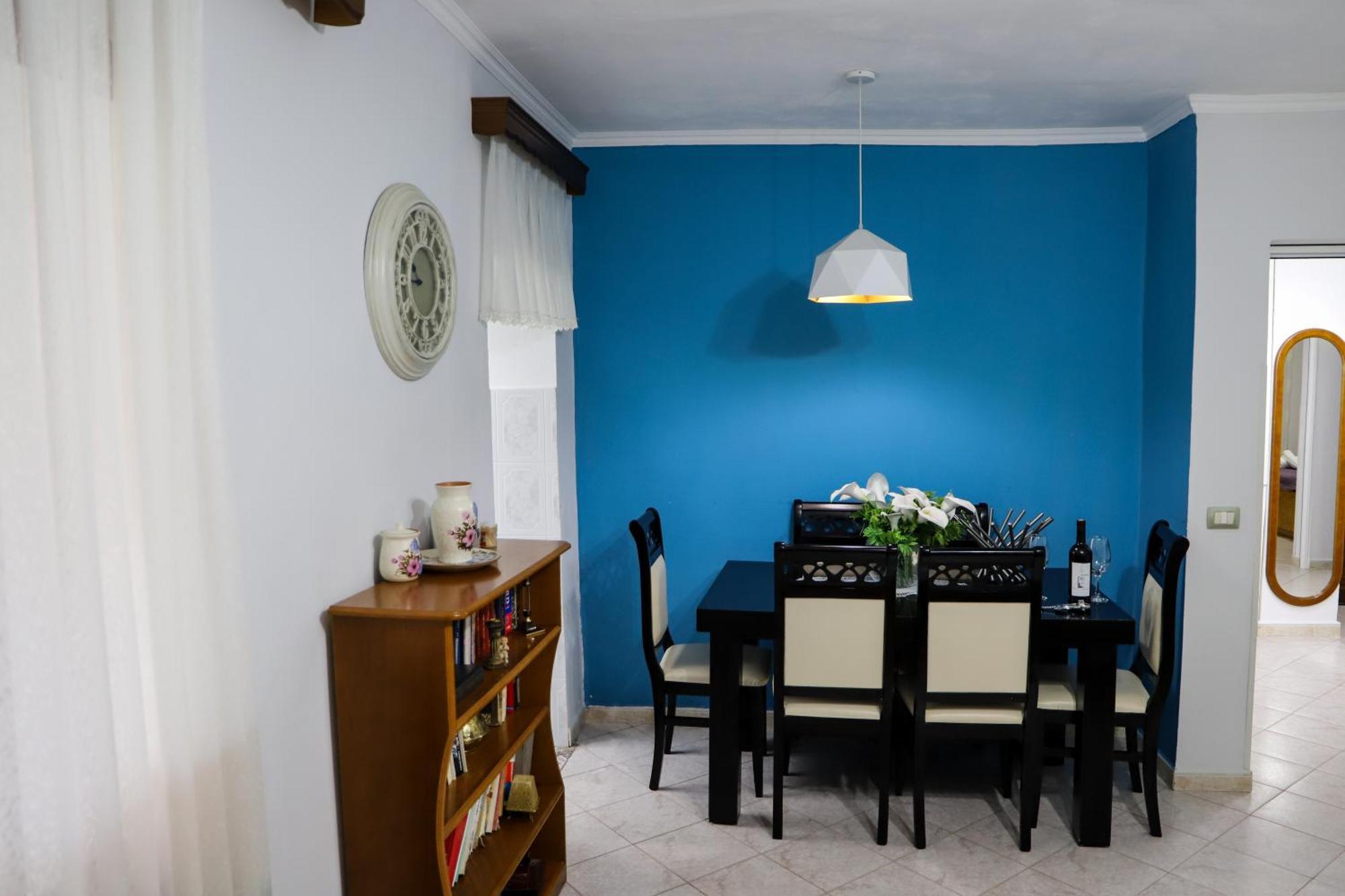 شقة Lola'S Apartament بيرات المظهر الخارجي الصورة