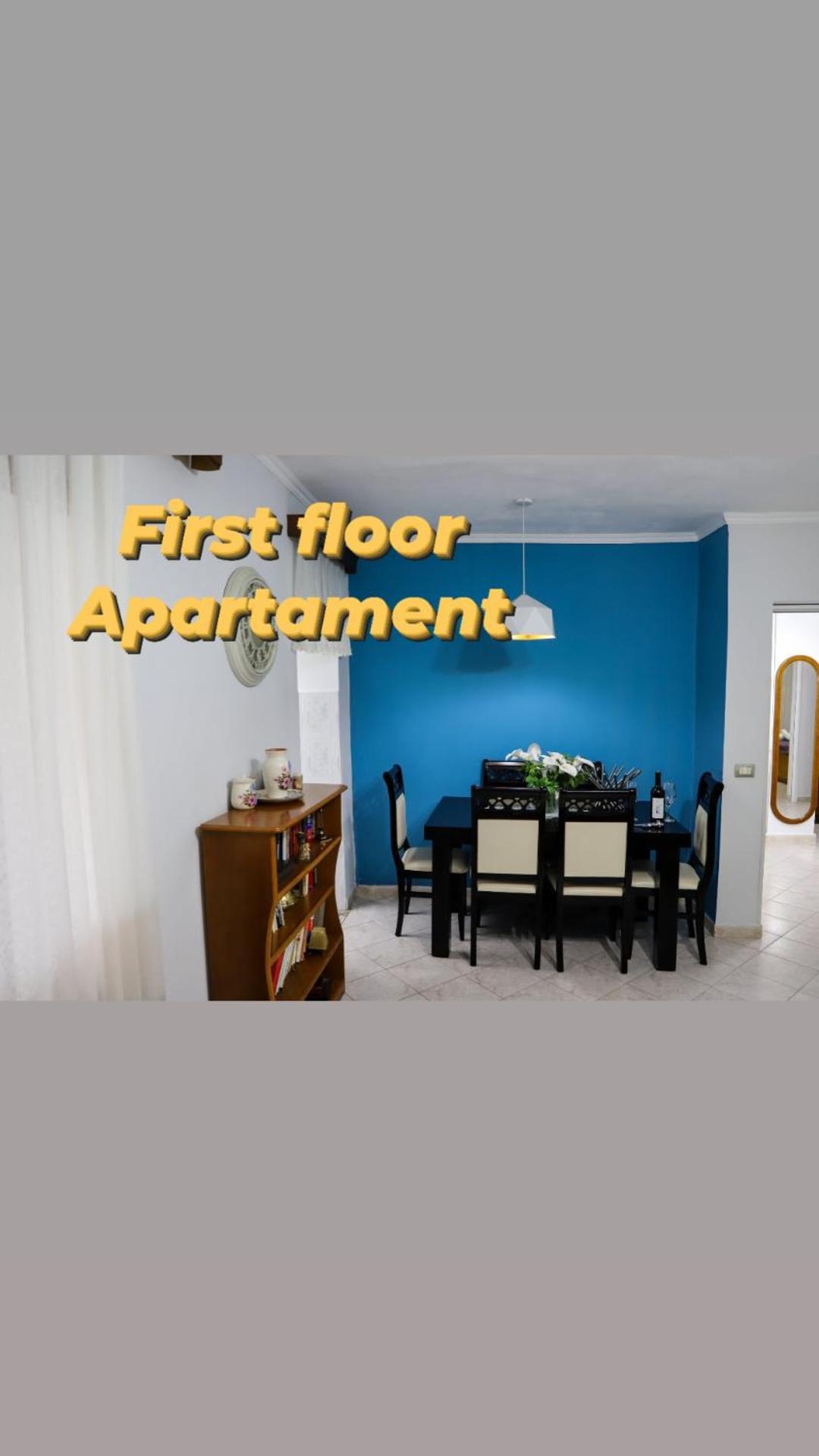 شقة Lola'S Apartament بيرات المظهر الخارجي الصورة